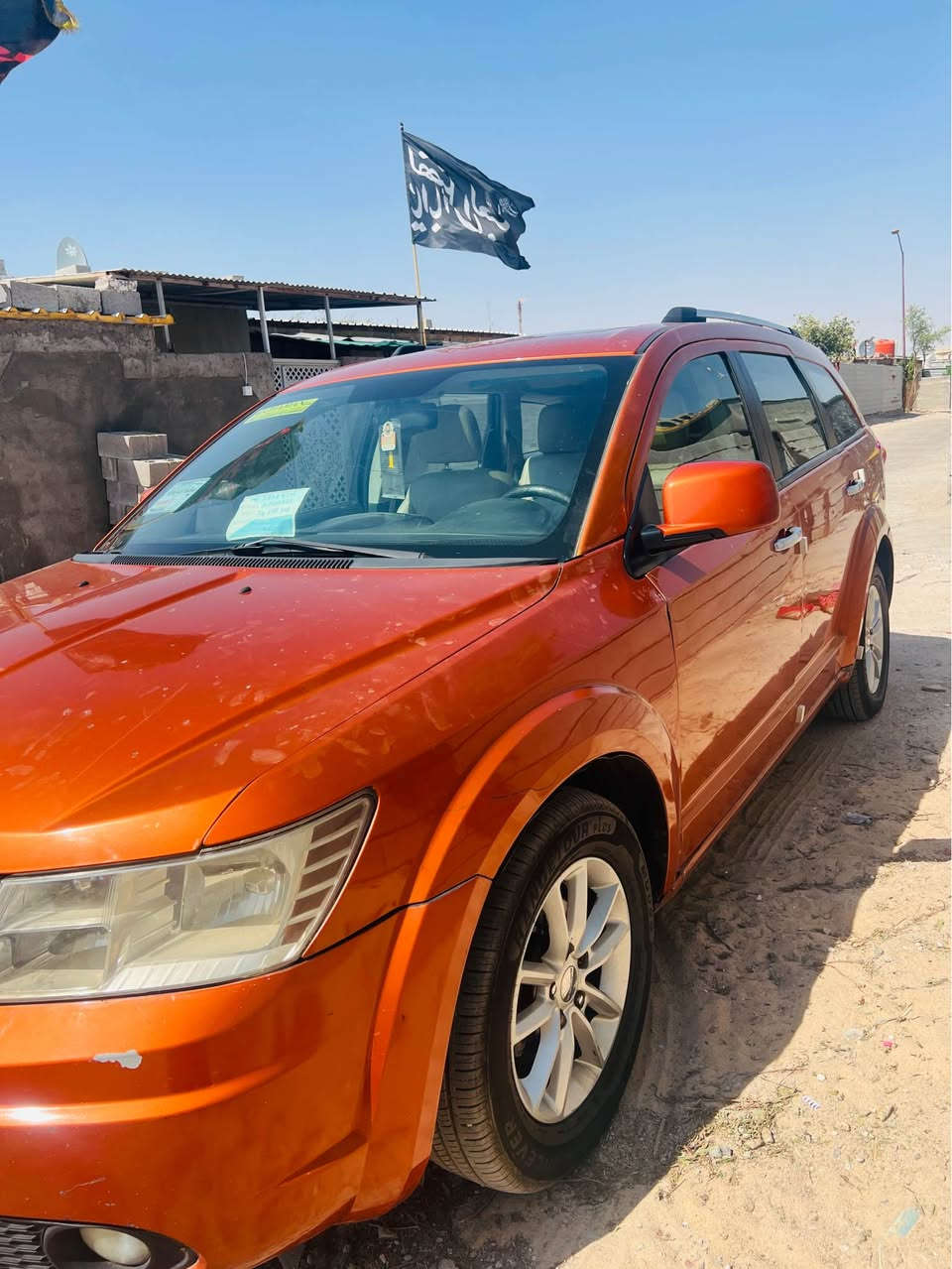 السلام عليكم 
Dodge journey 
مديل 2011
فول مواصفات اعلى فئة 7 راكب
فتحة سقف 
شاشة جبيرة
حساسات خلفية
انارة ثلجي
كشنات جلد
تبريد 3 قطع
مثبت سرعة
تحكم ستيرن جهتين
كرسي سائق كهربائي 
حادث السيارة جاملغ وبنيد بدون دواخل+ صبغ بصفحه السايق 
الباقي كلة كفالة كير و محرك شواصي كفالة
مكاني البصرة 
السعر90 و بيهة مجال كلش قليل
رقم: *********** البصرة, العراق
