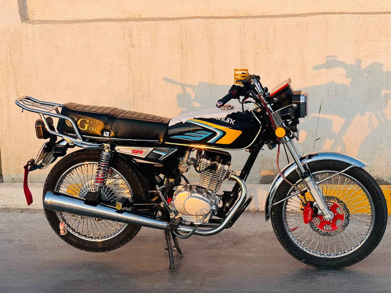 للبيع
تايكر 

موديل 2025 

باب اول وزن ثقيل. 

كهربائيات كلها شغاله

محرك شرط. مامفتوح سبانه ماممدوده عليه

شاشه شغاله 

دراجه انضف من الصوره 

صالنصه صوت

*********** تصال واتساب هم
