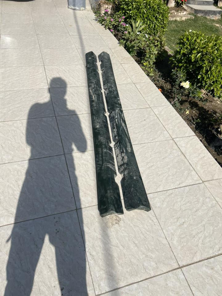 دعاميه جارجر sxt مع الشباك الاسفل ودواسات للبيع السعر 175 الف.                                     التواصل ***********
