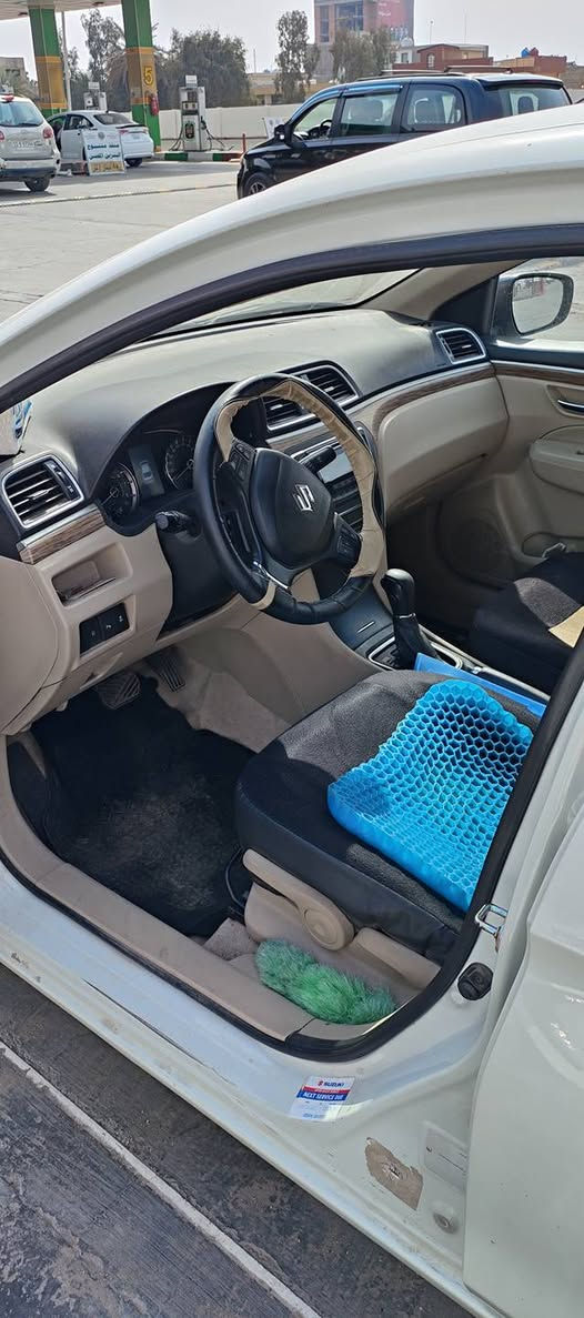 سوزوكي سيات موديل 2023 استلام 2024 ماشيه 41 الف على وضع الشركه ىايدها ب 120 او مراوس باقل وفرق للاتصال,***********.. تحياتى
