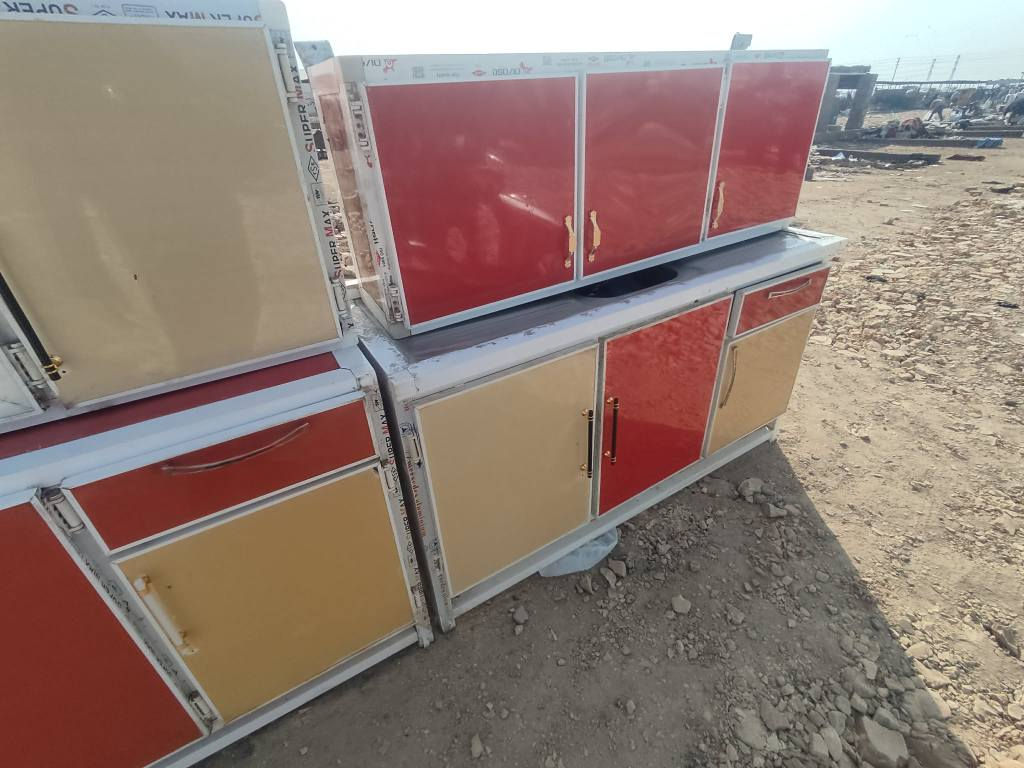 سلام عليكم كاونتر اربع قطع تزكام نضيف وطخم ثلاث قطع ملكي سعره 130 الف الشراي يتصل على الرقم *********** مكاني ابو رمانه عمارة, ميسان
