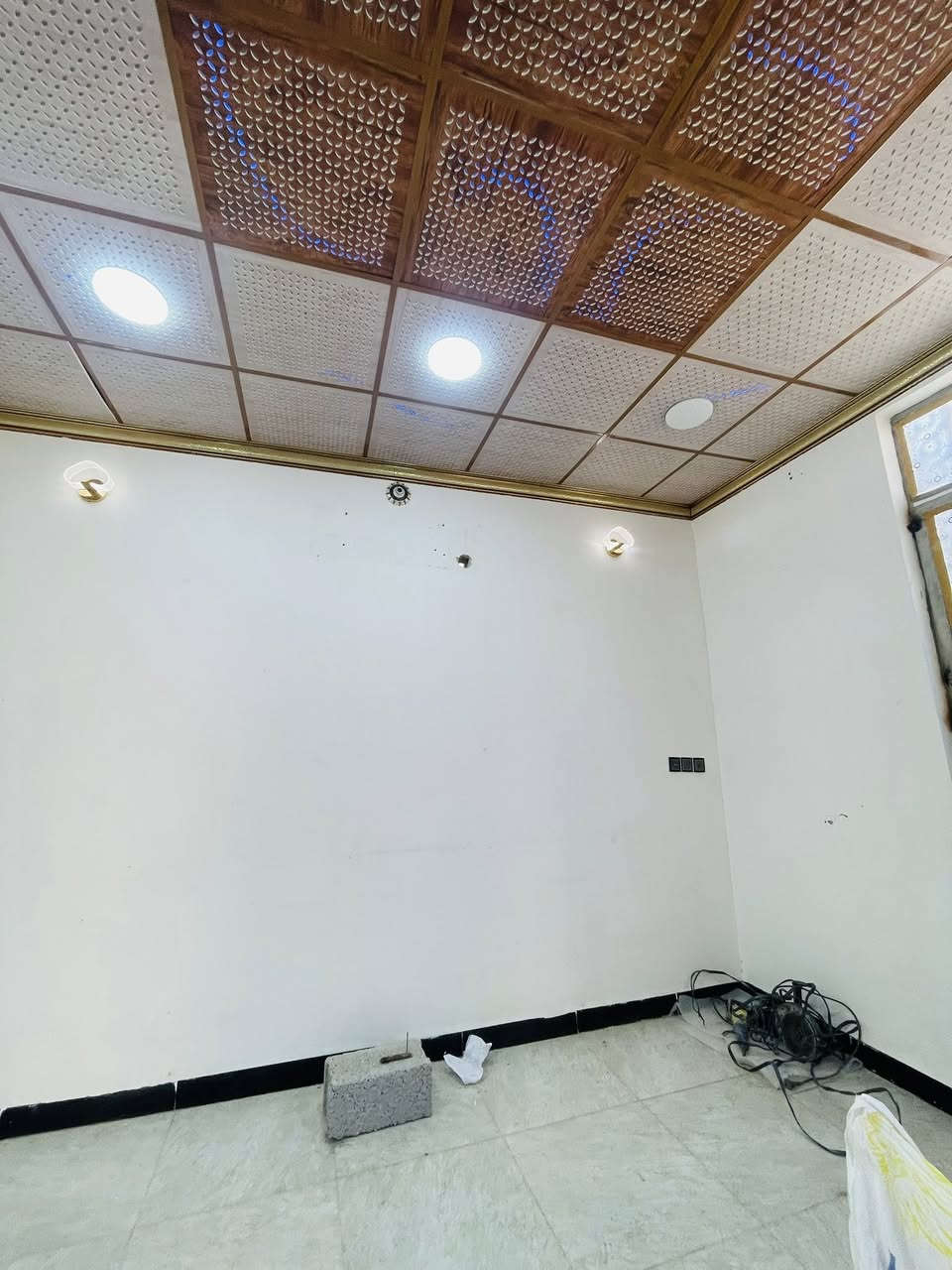 يــالله بــيــت 100 متر سعره مناسب …
عكاده بناء بلوك بــيــت مرتب ونظيف 
غــــرفـــه صــــالـــه اســـتــقــبــال مــطــبـــخ تـــخــاريـــج 
￼عنوان البيت شارع المطار القديم او شارع المعمل كله يطلع عالبيت
السعر 24 بي مجال 
للاسـتـفـسـار *********** واتــســاب +اتــصـال
