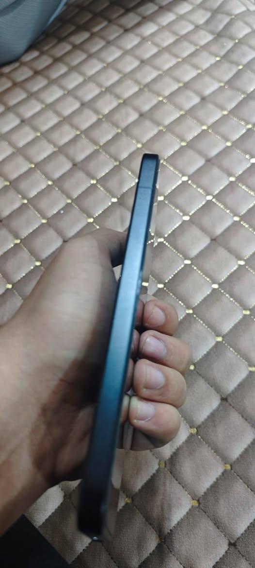 السلام عليكم بوكو F7 ما صارله يمي هواي جهاز استعمال شخصي جهاز ثانوي كلش نضيف وجديد ملحقاته كامله شاحنه اصليه ولكارتون مالته كلشي كامل مابيه اي نقص  يشغل ببجي 120 فريم وبقيه لالعاب ومواصفاته معروفه ماتعرف بأسعارهن لاتعلق رجائا الجهاز نضيف وذاكرته 512 سعره 500 ولشراي يدلل مكاني البصرة المعقل خلف كلية شط العرب رقمي بي واتساب واتصال ***********

