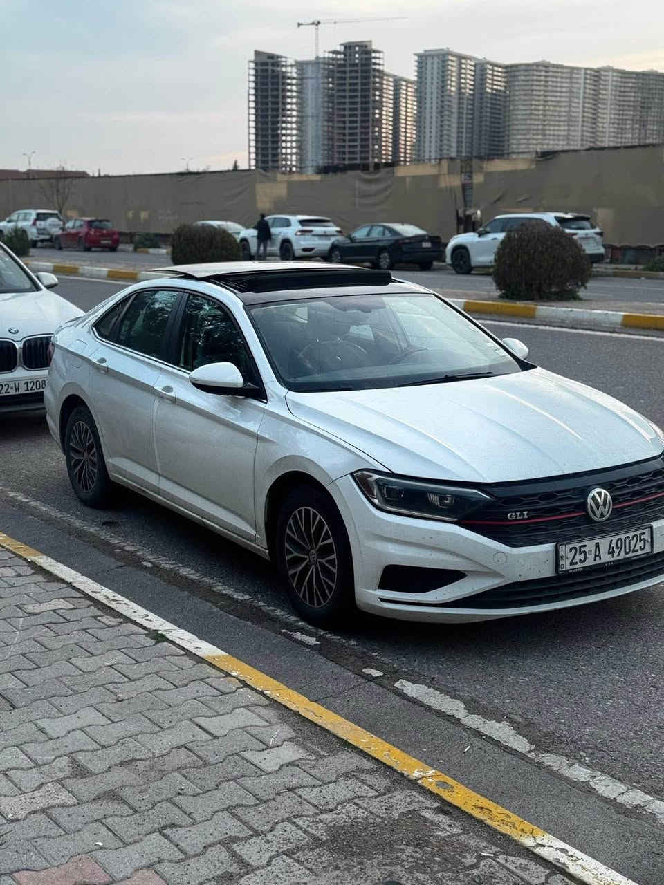 السلام عليكم

جيتا للبيع مديل 2019 فول مواصفات رقم كركوك بسمي تحويل مباشر محرك14 توربو اقتصادي 

مواصفات

بانوراما

بصمة 

شاشة وكامرة خلفية

وبيها هواية مواصفات معروفة حادث السيارة حافة البنيد فقط بدون دواخل وشاصي وايرباك مكفولة مكان السيارة كركوك

السعر 142 وبيها مجال 

رقم مبايل *********** كركوك, العراق
