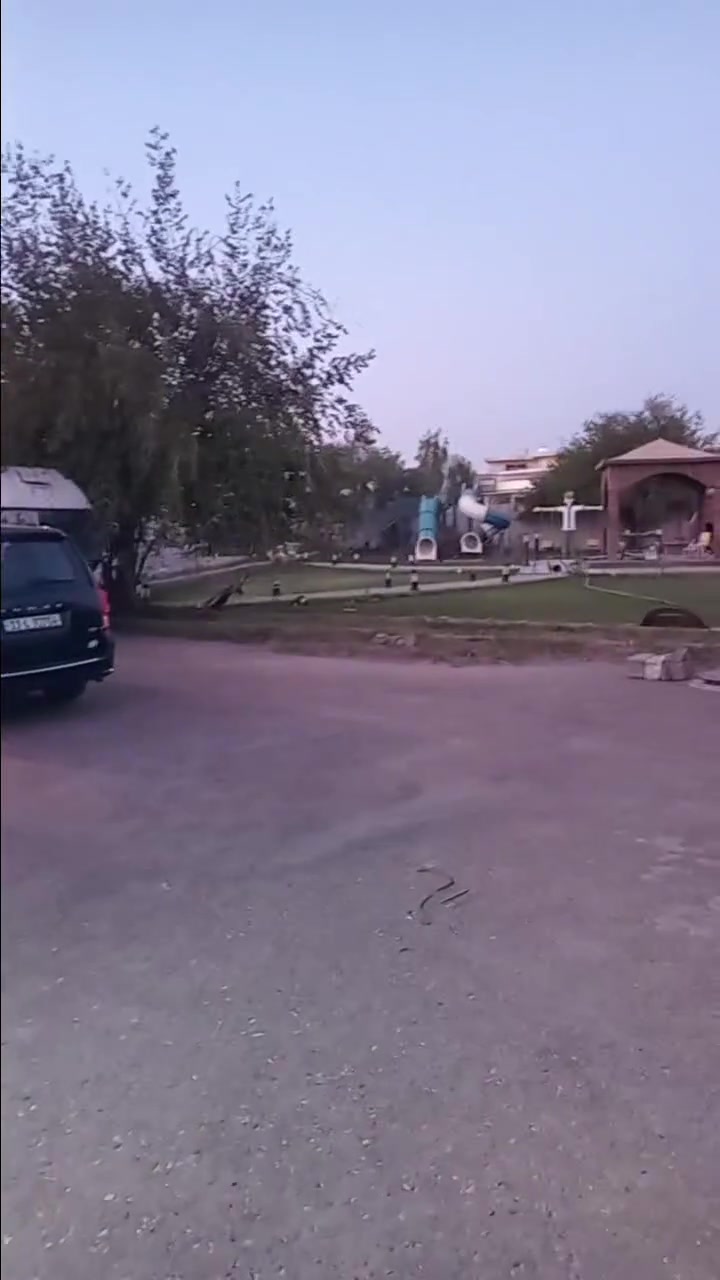 مزرعة للبيع حي الرافدين يحتوي على ثلاث بيوت جاهزة للسكن ممكن تنقسم حسب الطلب طابو زراعي الاتصال ***********
