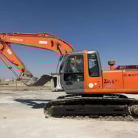 البيع حفاره زت مديل 2005رقم نكليزي وسنويه مجدد مشتغله 16الف حفاره جديد...