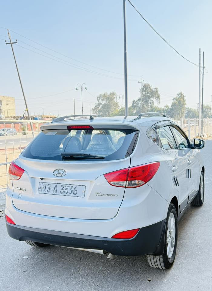 سلام عليكم هيونداي توسان 2010
وارد خليجي داخل لونين بدون ضربه وصبغ وتبديل
بيه بارد بسيط وشخوط بسيطه سونار مرفق  
محرك 2000 دوش بنراما اشايره بلمري
تخم تاير جديد تبريد تدفئه كلشي شغال
رقم ميسان الجديد مميز مشروع وطني 
سياره جاهزه كل نقص مابيه سعر 118 
وبيه مجال للشراي ***********
العنوان بغداد المشتل او شارع فلسطين

