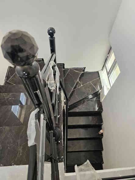 دار للبيع  مع الاثاث بيع مستعجل 
بعكد بليبل من اقرب المكانات الى الامام الحسين عليه السلام 

60متر،طابقين بناء طابوق درجه اولى
الطابق الاسفل:صاله ومطبخ واستقبال وصحيات داخلية وخارجيه
فوك:غرفتين وصحيات وسطح
اثاثه مرتب وجديد كلش اشهر من اخذناه
سند25طابو صرف غير مملوك الدوله والسند باسمنه
السعر145قابل لتفاوض
راح تحصلوني واتساب 
***********
