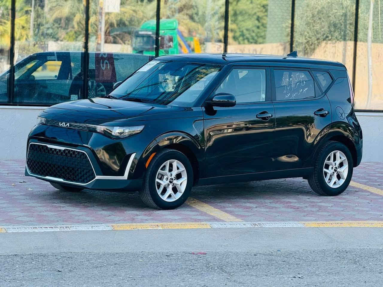سلام عليكم ...تحياتي للجميع
                         KAI..SOUL..2023 
                         كيا... صول... 2023     
سياره تعتبر كلين بدون صبغ بدون ايرباك بدون تبديل (سونارالسياره مرفق داخل المنشور ) سياره بعده وضع شركه ماشيه 15الف فقط
🔴مواصفات🔴
لون أسود 
محرك كبير  حجم 2000 دوش 
رادار امامي توقف ذاتي +تحديد مسار 
رادار جانبي توقف ذاتي
 ايقاف تلقائي للمحرك تقليل صرف الوقود
شاشه Car play
شاشه  دجتال
انظمه قياده.(Normal+sport)
 كاميرا  خلفي
كير أوتو + Sport
تحكم أستيرن جهتين 
كروس مثبت سرعه
ويل كروم حجم 17
لايتات فول زنون
...............................................   
رقم  دولي جديد سنويه لغايه 2030
كير محرك شرط الفحص   
 مكان السيار... ديالى ..خانقين..***********
