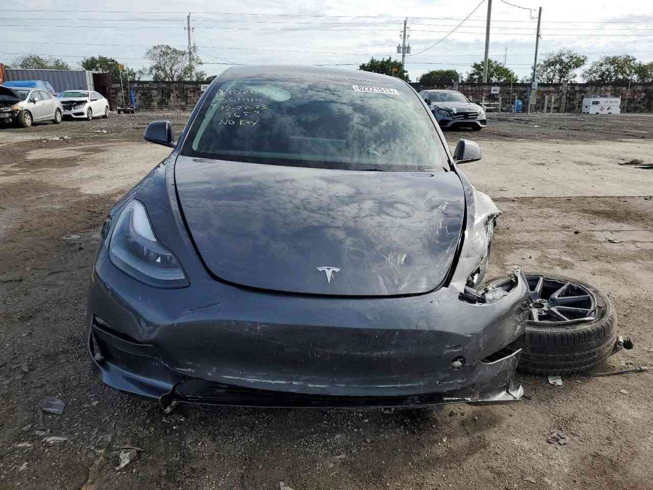 تيسلا ٢٠٢٣
حادث مرفق بل صور 
للاستفسار ***********
