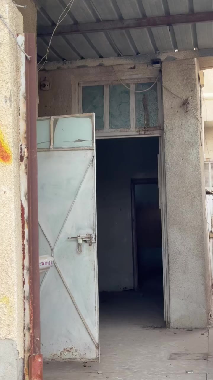 مشتمل ١٠٠م وجه ٥ ونزال٢٠ منطقه ال ٣ ع ساحه مباشرمقابيل مدرسه الانوار ونافذ ع شارع ٤٠ وبضهر البيت سوق ال ٤
***********
***********
