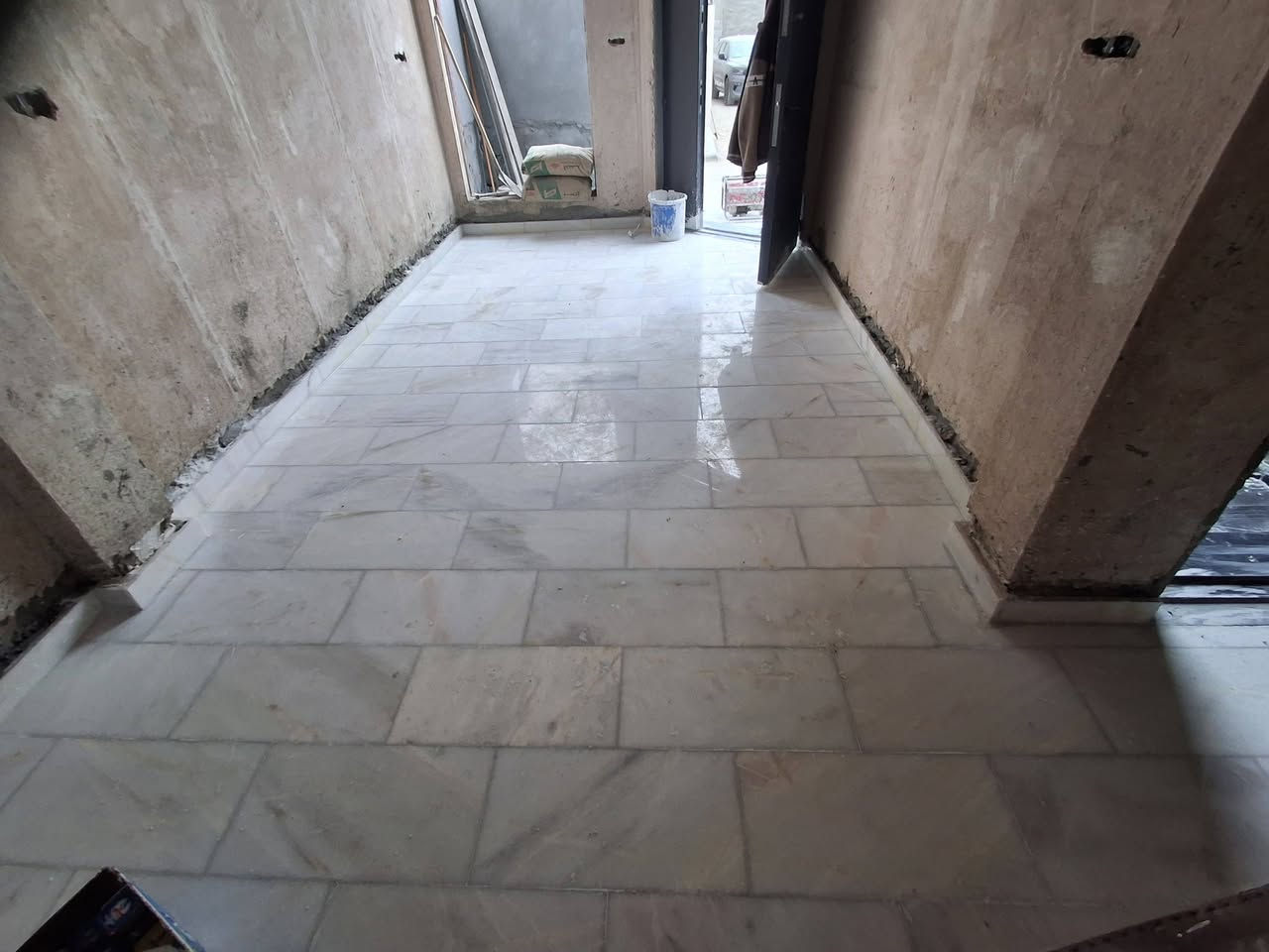 سلام عليكم خلفه سيراميك بورسلين متفرغ حالين شغل بما يرضا الله وبو البيت ستلام مهندس  ***********
