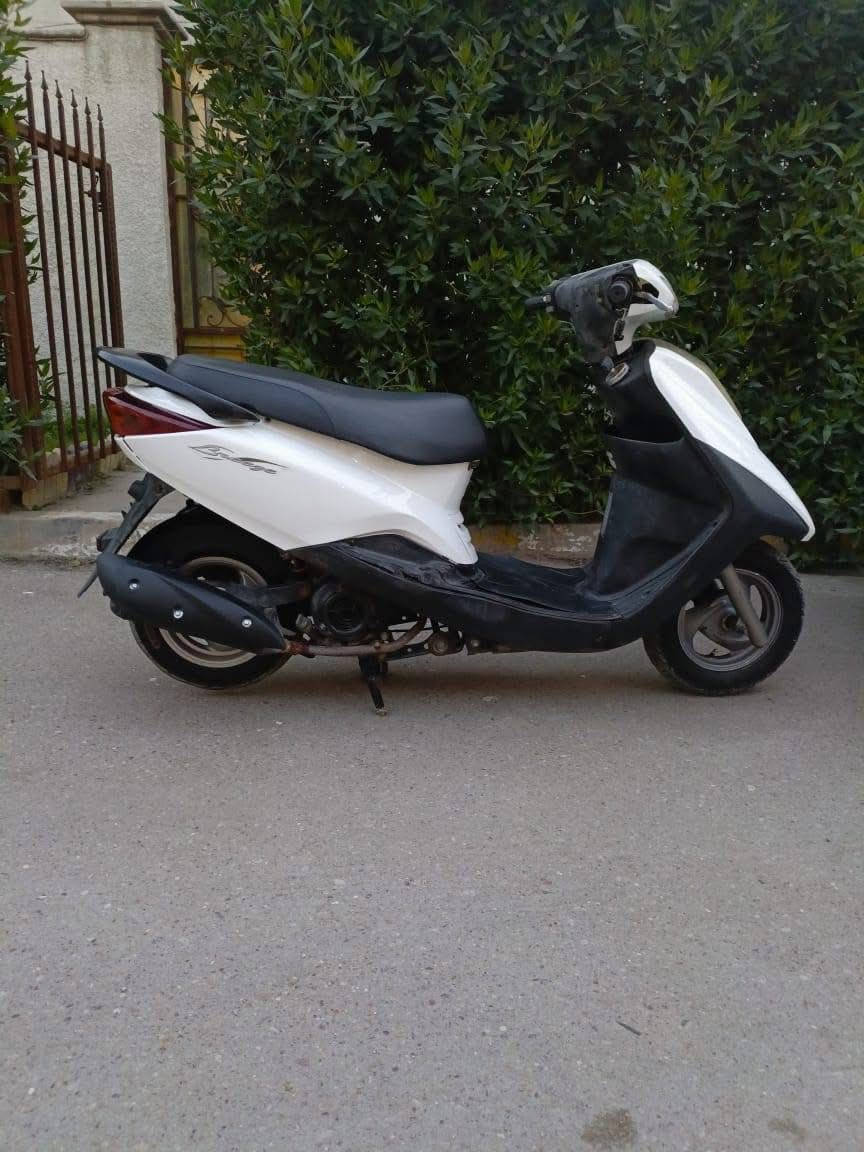 دراجة بريز كابريتر لايت جوه
ياباني اصل مكينة ناعمة دراجة كلش حلوة 
 مامتواجد فيس 
اتصل وبيك خير وتدلل
***********
