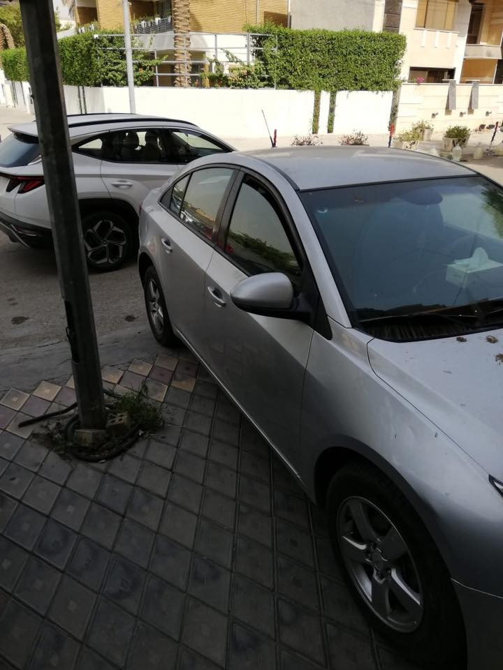 السلام عليكم
شوفر كروز ٢٠١٢ خليجي محرك ١٨٠٠
كير ومكينه مكفولات 
هزه وسنويه جديدات
رقم إنكليزي بغداد باسمي 
بيهه الدوس معمره وجاملغ امامي بس والبقيه كله كفاله 
سعره ٧٣وبيهه مجال 
***********
