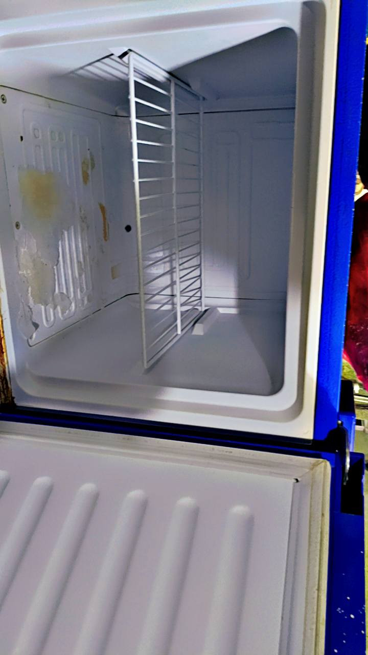 ثلاجه ١٤ قدم نظافه فول للبيع بسعر مناسب ديوانيه مركز 
***********
