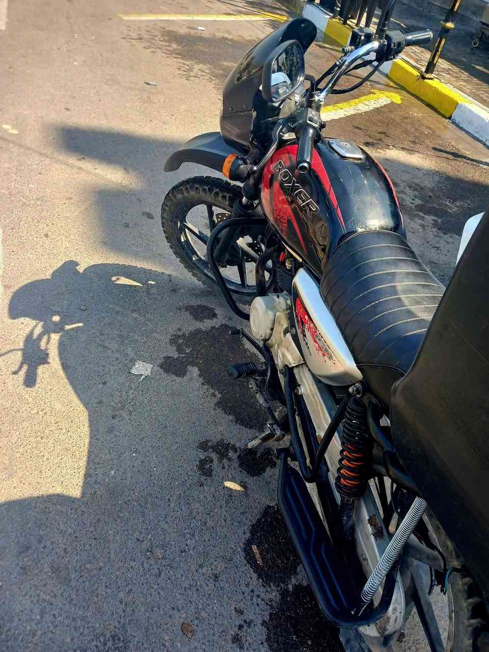 سلام عليكم للبيع دراجة بوكسر موديل 2021 دراجة محرك ناعم مابية نقص السعر ٨٥٠ مكان بغداد للاتصال ***********
