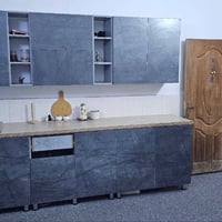 كاونتر خشب • ٣ امتار • نظيف