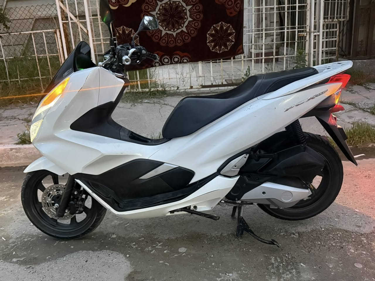 B.S.Xجيل ثالث محرك150 دراجه نضيفه بس كفرات بيهن شويه شخوط  اما لباقي كله كفاله دراجه ماشيه23 بعدها جديده 
تنويه!!! دراجه ياباني 
سعرها 16 
متواجد وتساب فقط رقمي ***********
