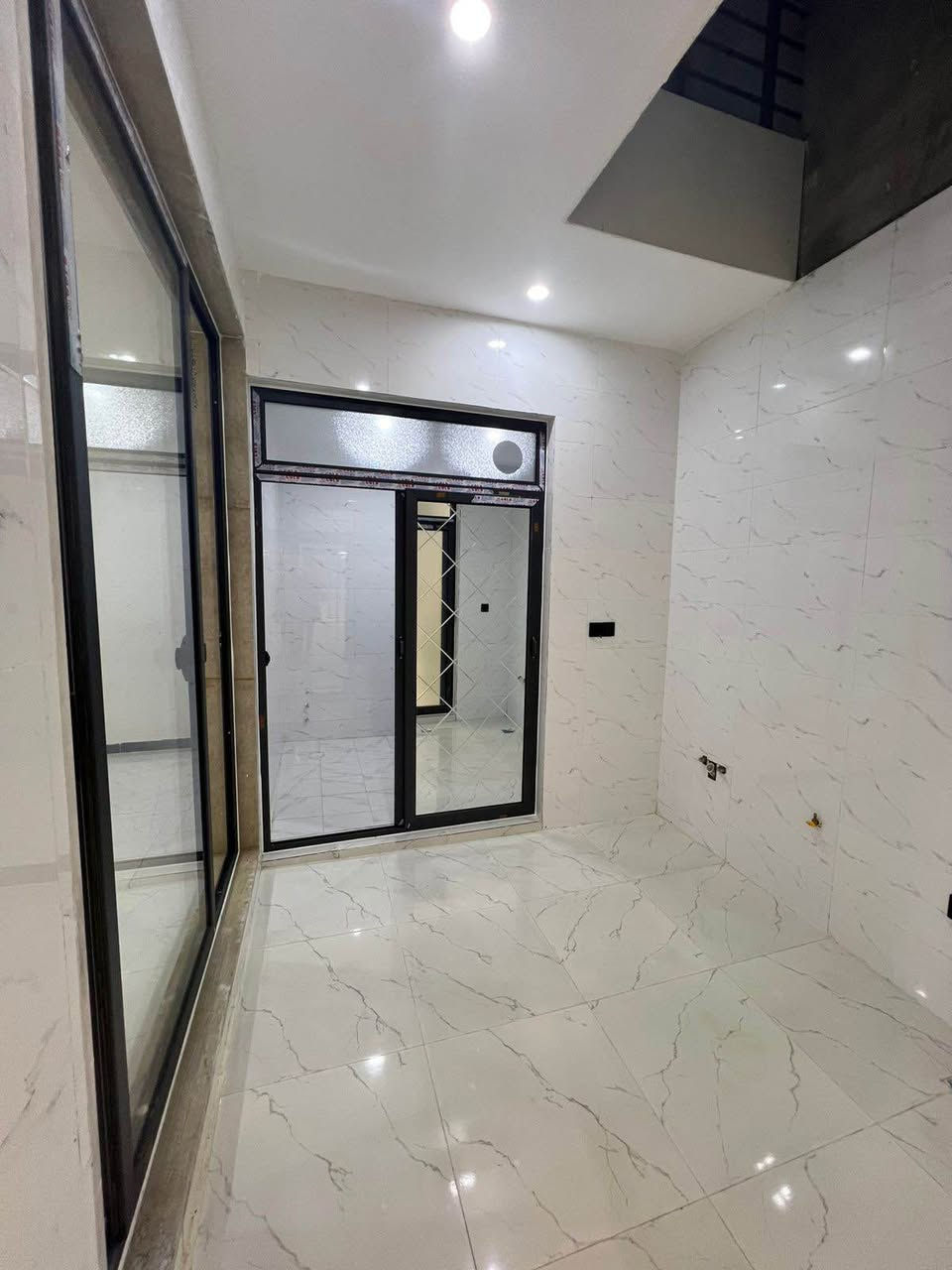 بيت زيرو للبيع في حى 8حصاروك 
١٢٥م
٤نوم
شارع 12م
قرب شارع لاوان ستي 
***********
*********** أربيل, العراق
