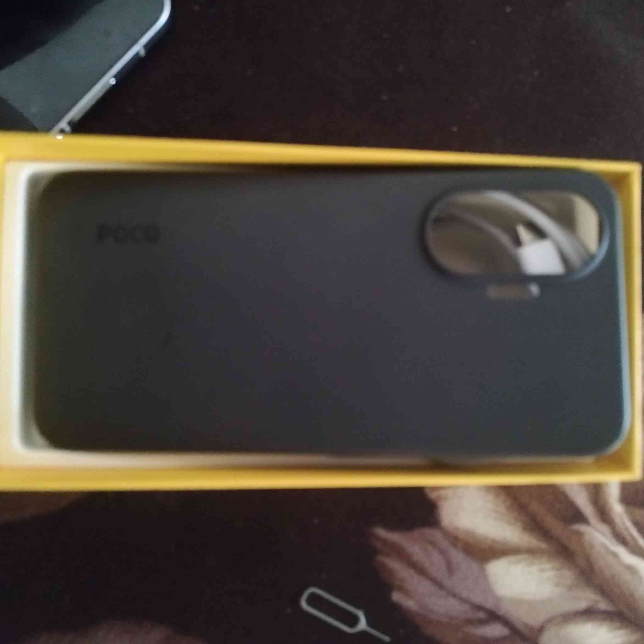 PCOC F7  
اللون المميز غراضه كامله مشتري صار اسبوعين 
اريد ابدله بأيباد M1 او ابيعه بسعر 425
*********** واتساب
