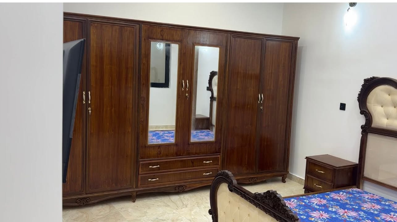 السلام عليكم..هذه غرفة نوم جديده تماماً لم تستخدم بعد صاحبة الغرفه تريد تبيعها سوتها يم نجار وخشبها ثقيل جداً الياخذها يدعيلي  والسعر خاص رجاءً  وشكراً.الموقع قرب أمانة بغداد.


**إذا كنت صاحب هذا الإعلان وتريد حذفه لأي سبب، رجاءا أرسل رسالة إلى الدعم الفني**