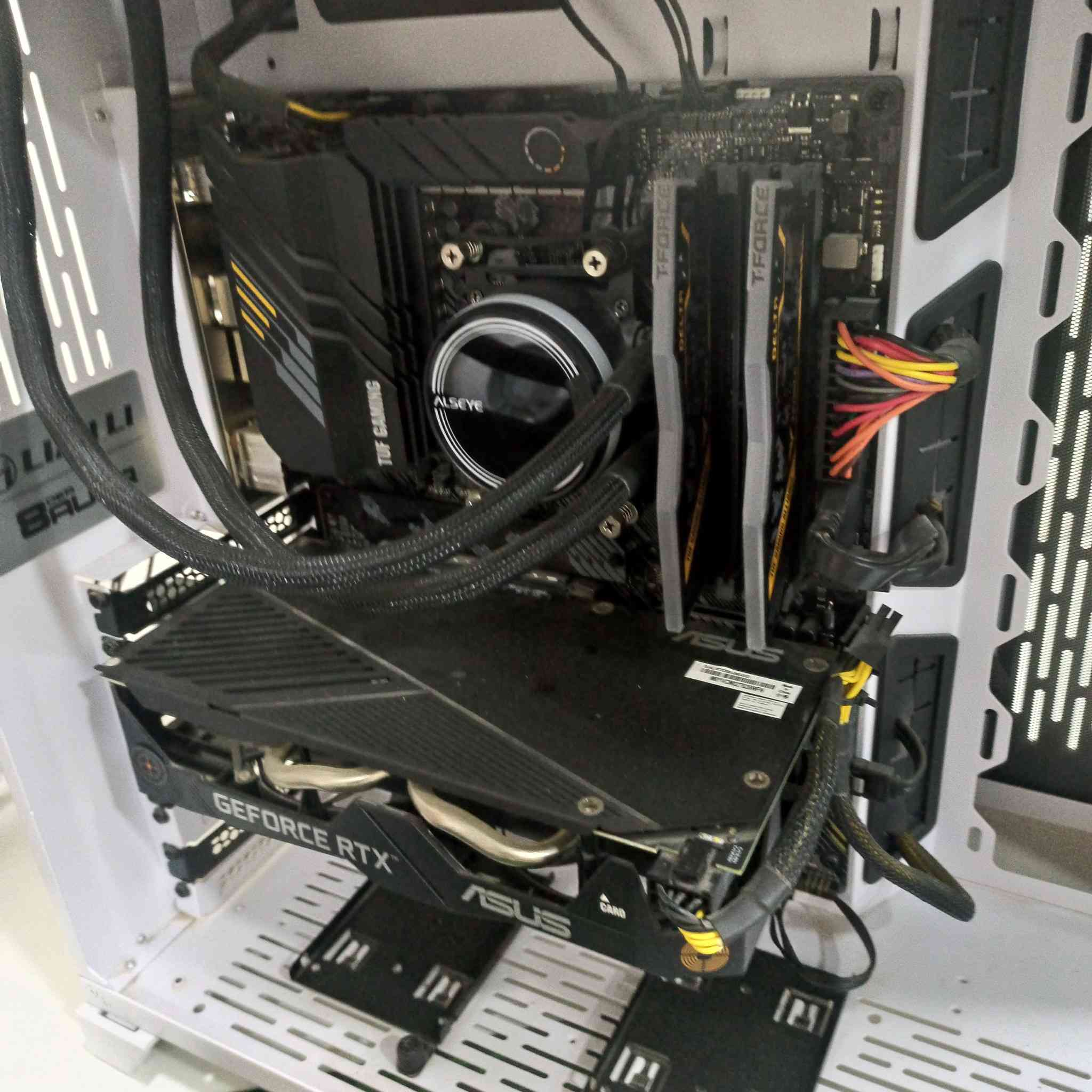 B550 TUF GAMING: 
Pc كيس ليان لي
R5 3600 
Asus 2060 
700w RGB
Alseye RGB 360 
RGB 16=8+8: 
m.2 256 + 1THdd

***********
