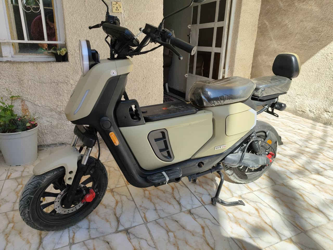 دراجه ار ٩  بطاريه ليثيوم  للبيع ب٧٠٠وبيها مجال  مكان بغداد ***********
