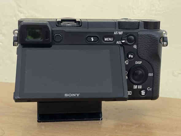 السلام عليكم 
بيع فقط 

كاميرا سوني

6400 

ملحقات موجودة 

السعر ٩٢٥

للاستفسار الاتصال ع الرقم 

مكاني موصل

***********
