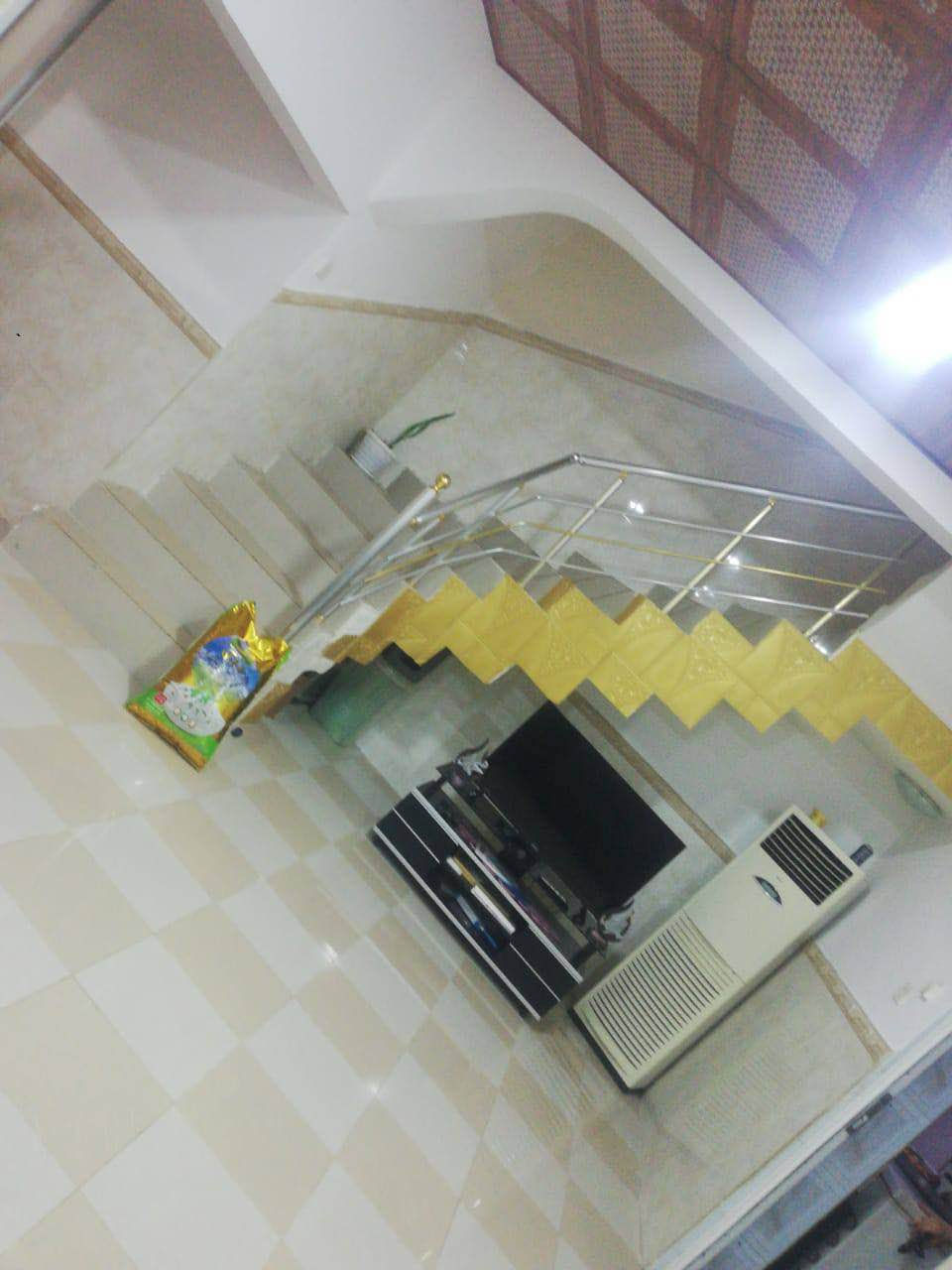 بيتي في منطقة 5 حساروك قرب جامع روضه النبي وبانزين خانه سيفر وخلف مجدي مول وقرب شارع 120متر.
.المساحة.140متر ..الطابق الارضي يتكون من مطبخ حار وبارد +ديوان+ وغرفه نوم + صالة استقبال وصحيات.
الطابق الثاني يتكون من..3غرف وصحيات ..وبيتونة وسطح من الجهتين..
السعر(٨ دفاتر وبي مجال )طبعا مع كاونتر المطبخ وسبلت 3 طن وسخان البيت نظيف ومرتب الخدمات الحمدلله 24 ساعة خلال ع طول السنه
.للاستفسار اكثر المراسلة على الخاص او الاتصال 
 
***********
***********
اتصال أو واتساب أربيل, العراق
