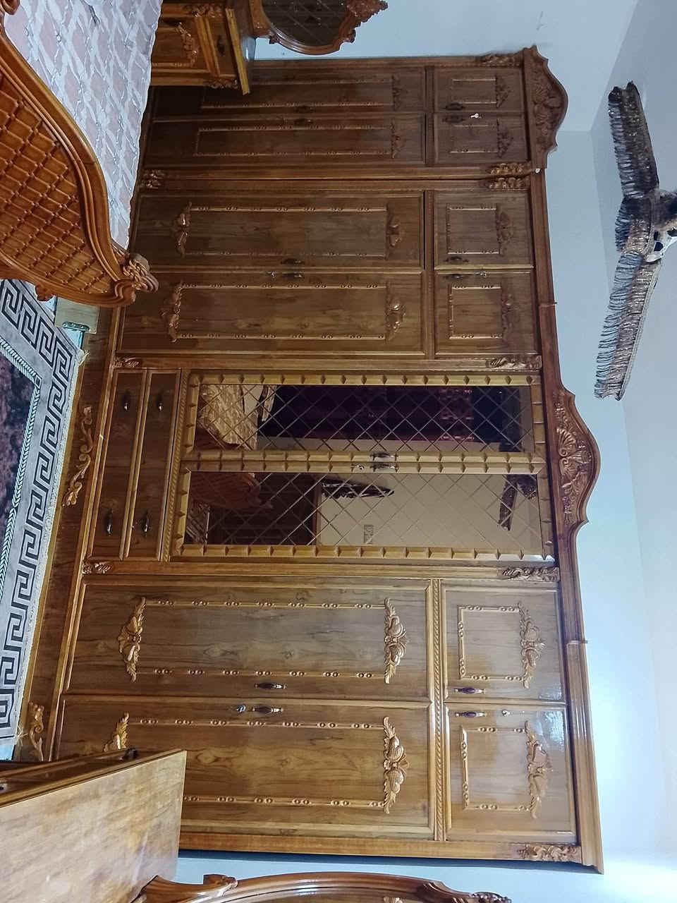 السلام عليكم غرفة أخشاب مستخدمة للبيع مشتريهة ب٣ملاين سعرهة مليونين أو بيهة مجال قليل *********** مكاني بغداد
