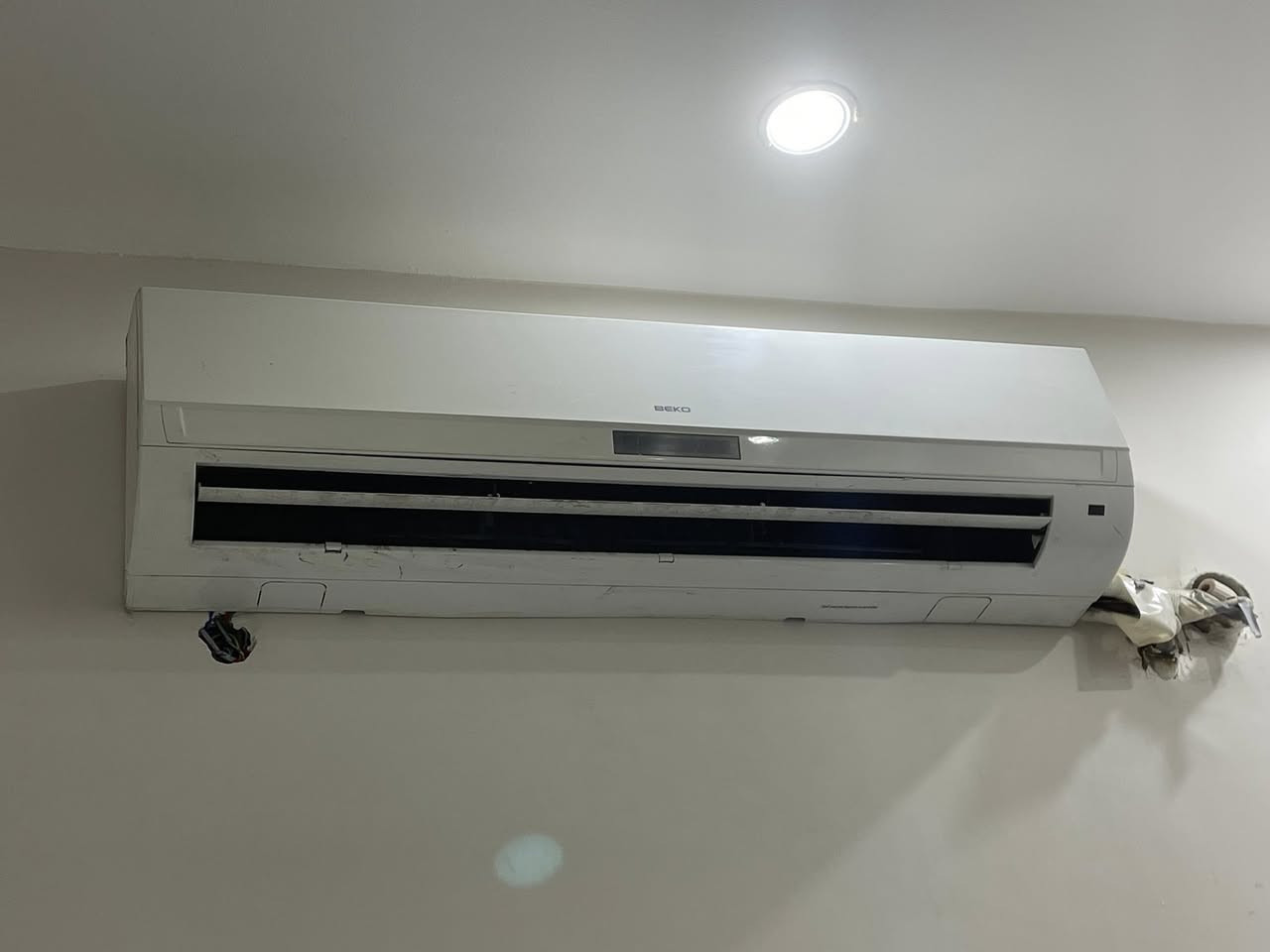 سبلت طنين ماركة Beko  قطعتين داخلية وخارجية شغال ونظيف العنوان البصرة الزبير ***********
