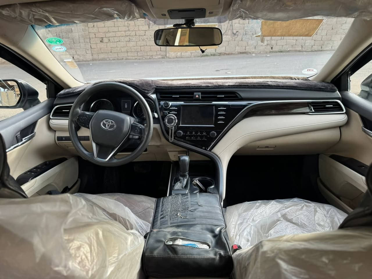 السلام عليكم
كامري خليجيSAS 2018 لو صدفي
مكفوله من صبغ
والضربه 
بيه ملاحظات بسيطه 
طخات بالدعاميه الاماميه والخلفيه
وكنر الخلفي للجاملغ دحجه بسيطه
تبريد تدفئه صدر امامي خلفي كير محرك خير من الله
كلشي بيه شغال والحمدلله
وبيه تشغيل عن بعد بالريمونت
 ماشيه 90 
السياره بأسمي وتحويل ثاني يوم وهزه بعده مساقطه
السعر 183 وبي مجال حك الجيه
رجائآ ما اتعامل ع تلفون تجي وبيك خير وتدلل…
مكاني العطيفيه قرب جامع براثا
***********
