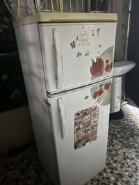 ثلاجه شغاله وتجمد كلشي ما بيها ولا داخله تصليح الله شاهد مكاني زعفراني...