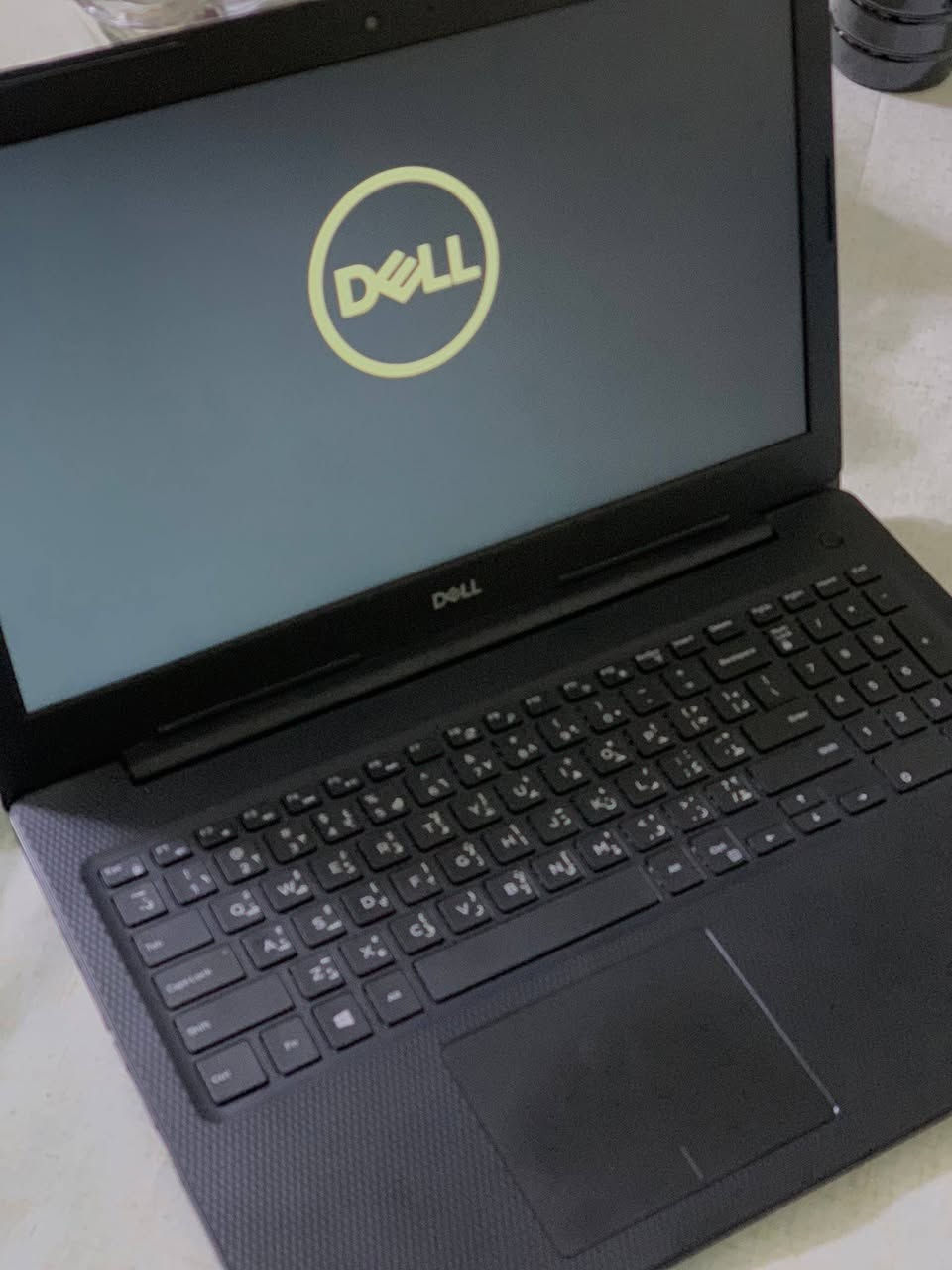 السلام عليكم
حاسبة دل موصفاتها موضحة امامكم نظيفة جدا اسمها
Dell lnspiron 3593
الجيل الجديد 11
هارد HHD1000
هارد SSD500 من سامسونك معروف بسرعتة وقوته EVO PLus970
شاشة 15انج
CORE i5
تستخدم للألعاب المتوسطة والتصاميم والدراسة
 مكاني  الغزالية ***********
