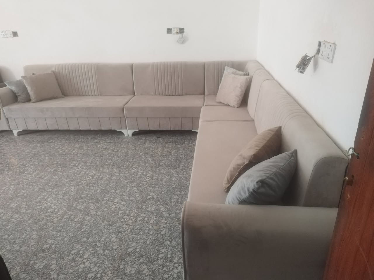 ديوان ١٠ مقاعد تفصال جديد نضافه ١٠٠/١٠٠ السعر ٢٩٠
المكان ابو. غريب الناحييه موجود توصيل 

***********
