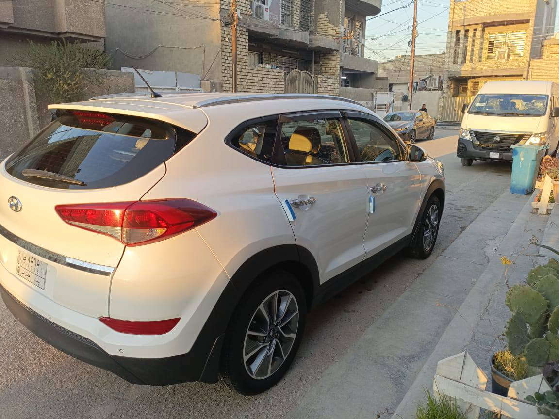 السلام عليكم للبيع توسان موديل 2018خليجي القاصد سياره على ايدي سياره حاليا ماشيه 82 كيلو سياره خير من الله صدر كامل امامي خلفي مع المشط مبدله صار اسبوع  سياره حلوة بالتوفيق الي اصير من نصيبه مابيه نقص الحمدلله وين مايعجبك اطلع بيه  السعر 188 وبيه مجال للطيبين للعلم ماخذه ب230 بوقته اكيد كلشي بوقته   الي يشوفه غاليه  انشاء الله يحصل  احسن   *********** تحياتي للجميع// ملاحظه بسيطه اني اخذته مكفوله بس  الباب الي وره سايق  واحد يكولي بي صبغ  شركه مو  صبغ تجاري واحد يكول لا اني ابيع بيه صبغ باب  قطعه فقط  حتى دعاميات مابين صبغ علمود لايصير مخاجل
