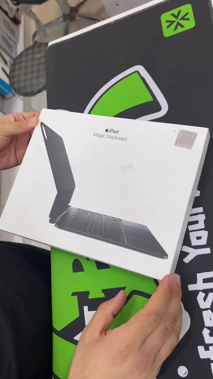 السلام عليكم كفر كيبورد ايباد 11 برو M4 وكاله شركه ابل اصلي  غير مستخدم بس مفتوح من الباكيت 
***********
