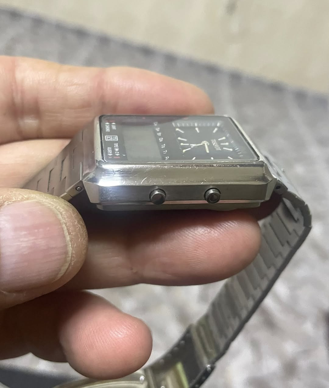 ساعة تيسوت (F1) بطاريه سويسري دبل تايم  من النوادر فنتج قديم القطر 36-40 ملم خصصت لسباق السيارات الفورملا (1) تحوي على اضاءه داخليه ومنبه وساعة إيقاف وتوقيت عالمي بلادية بالكامل ووقت مضبوط جداً 
الهيكل من الفولاذ المقاوم للصدأ 
السعر 175 ألف للمهتم خاص *********** المكان كركوك يوجد توصيل
