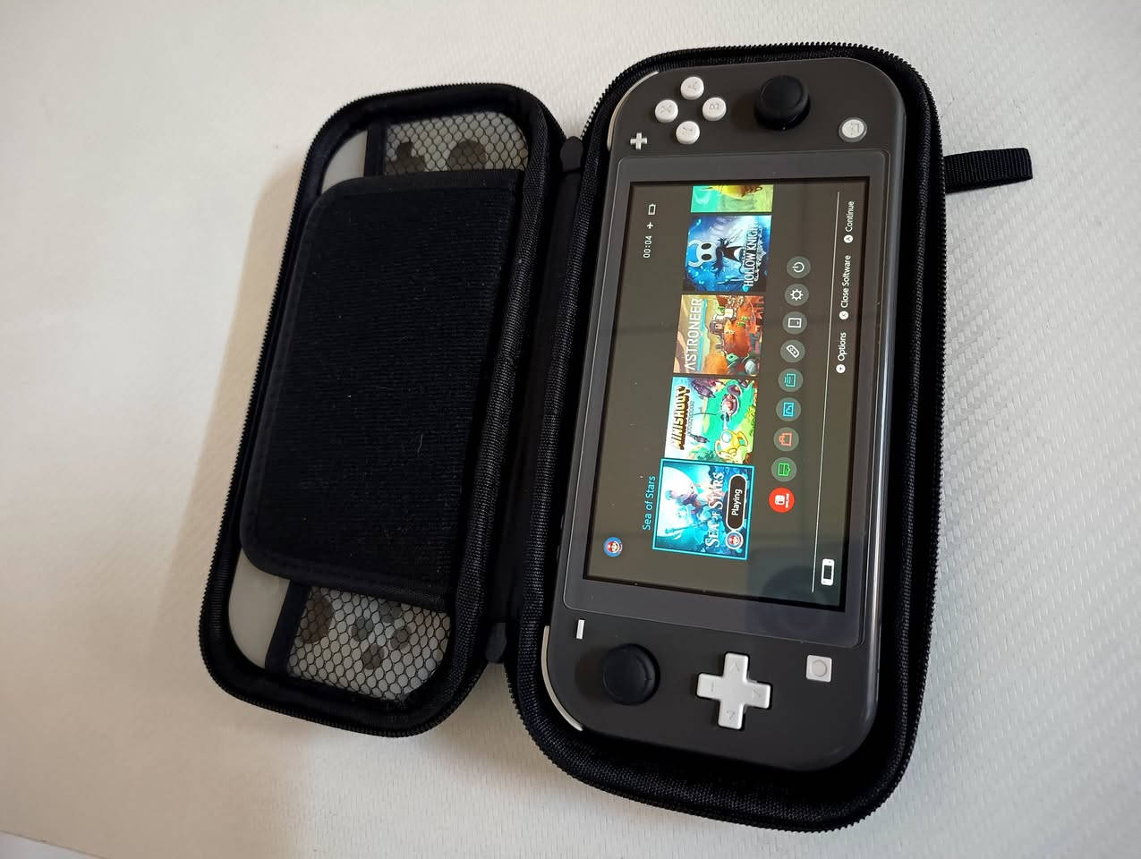 جهاز سوش لايت مهكر نضامين للبيع
جهاز سويش لايت مهكر بنظامين اونلاين و اوفلاين (مكرك) 

جهاز نضيف كلش 

ما مصلح من قبل 

شاشة بدون خدوش وعليها لاصق حماية 

جميع ازرار التحكم تعمل بشكل ممتاز (ما خربت من قبل) 

ذاكرة 32 جيجا + SD card 128 جيجا (مساحة تخزين اضافي يستحمل حتى 25 لعبة)

بي علبة كلش مرتبة ونضيفة 

وبي كفر حمابة للجهاز 

الشاحن الاصل موجود ايضا 1متر 

للاستفسار اكثر على الواتساب ***********
السعر 200 الف 
بي مجال قليل 
ما يتوفر توصيل
