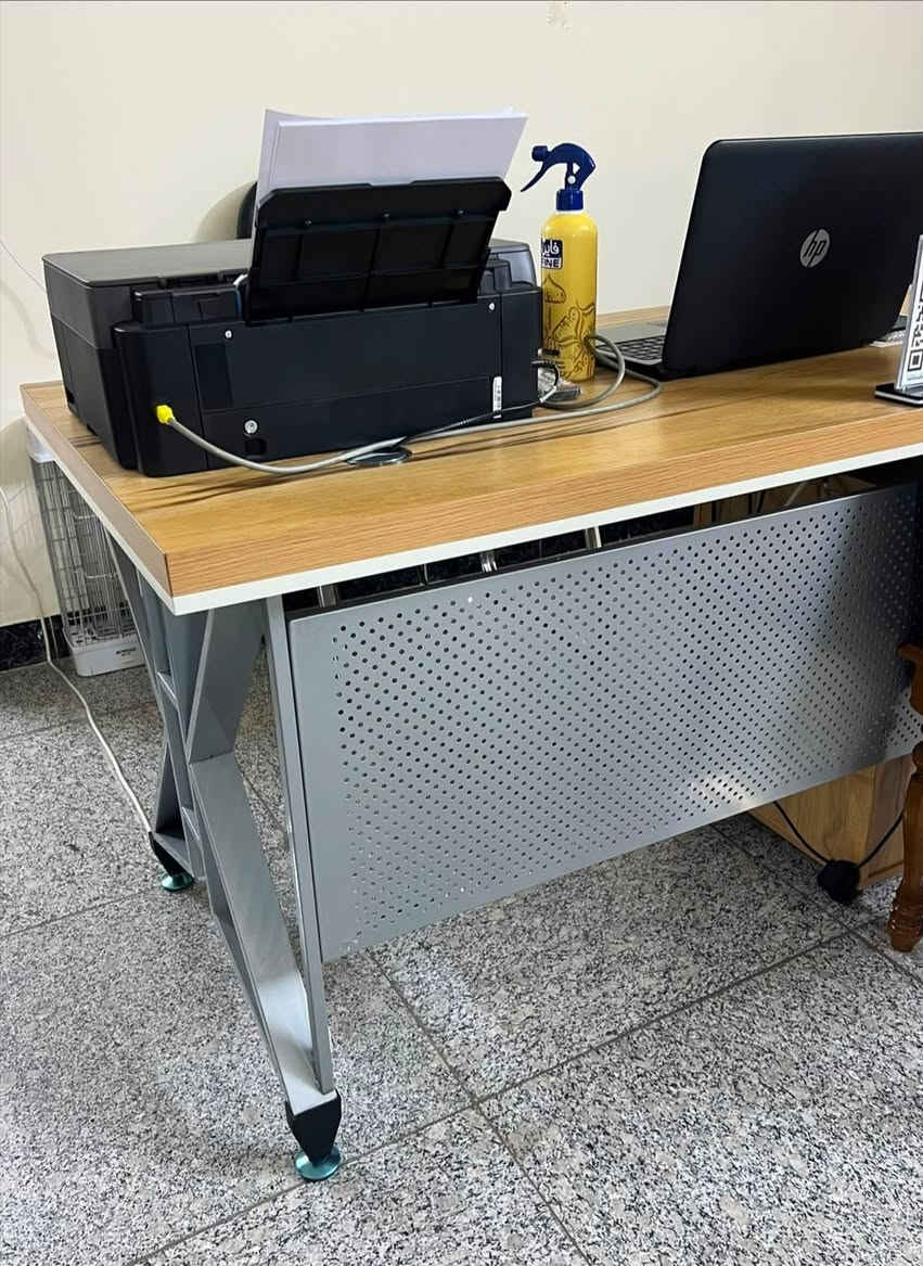 سلام عليكم ورحمة الله 
تخم سعر 500  عشر مقاعد نضيف وسفنج جديد
ميز مكتبي عدد 2 جديد مستخدم  قليل سعر 125 الواحد
ميز بلازما ثكيل سعر 150
سنك تفصال سعر 300
***********
