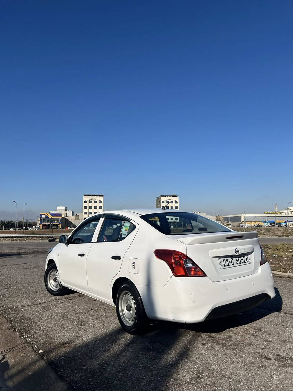 السلام عليكم 
نيسان صني هندي 
موديل 2020 
سياره نضيفه رقم اربيل  
ضرر صندوك تبديل وارضيه مرشوشه صبغ 
سعر 106 
*********** للاستفسار ع رقم واتس
