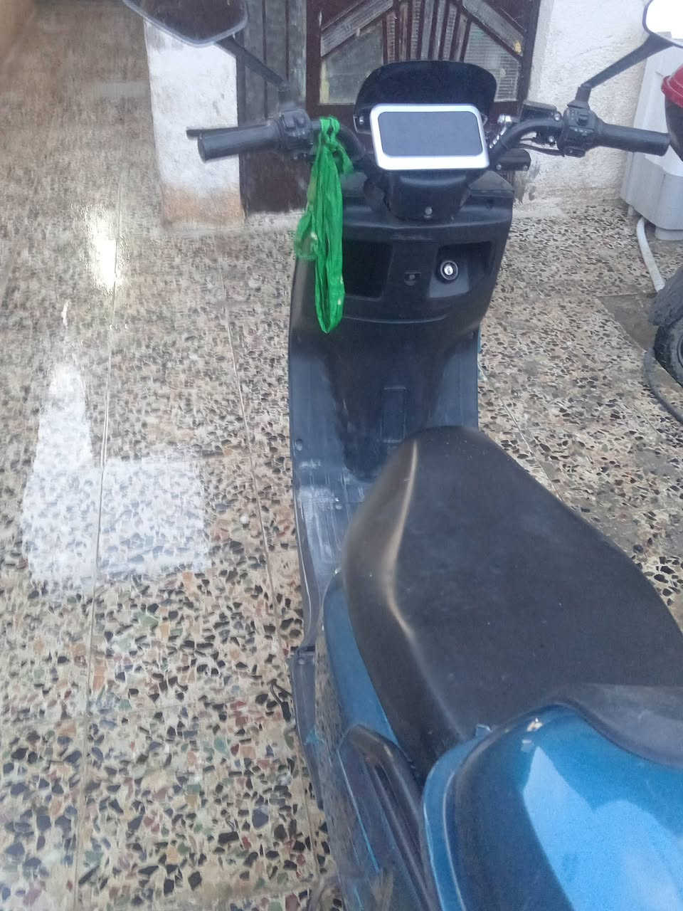 ​البطاريات: 4 بطاريات قوية، شحنها يطول وتبيض الوجه بالمشي.
الكهربائيات: شاشة ديجيتال واضحة، إنارة، ومرايا.. كلشي شغال.
​الوضع العام: الدراجة نظيفة جداً ومشيها ناعم، لا صوت ولا عطلات محرك.


**إذا كنت صاحب هذا الإعلان وتريد حذفه لأي سبب، رجاءا أرسل رسالة إلى الدعم الفني**