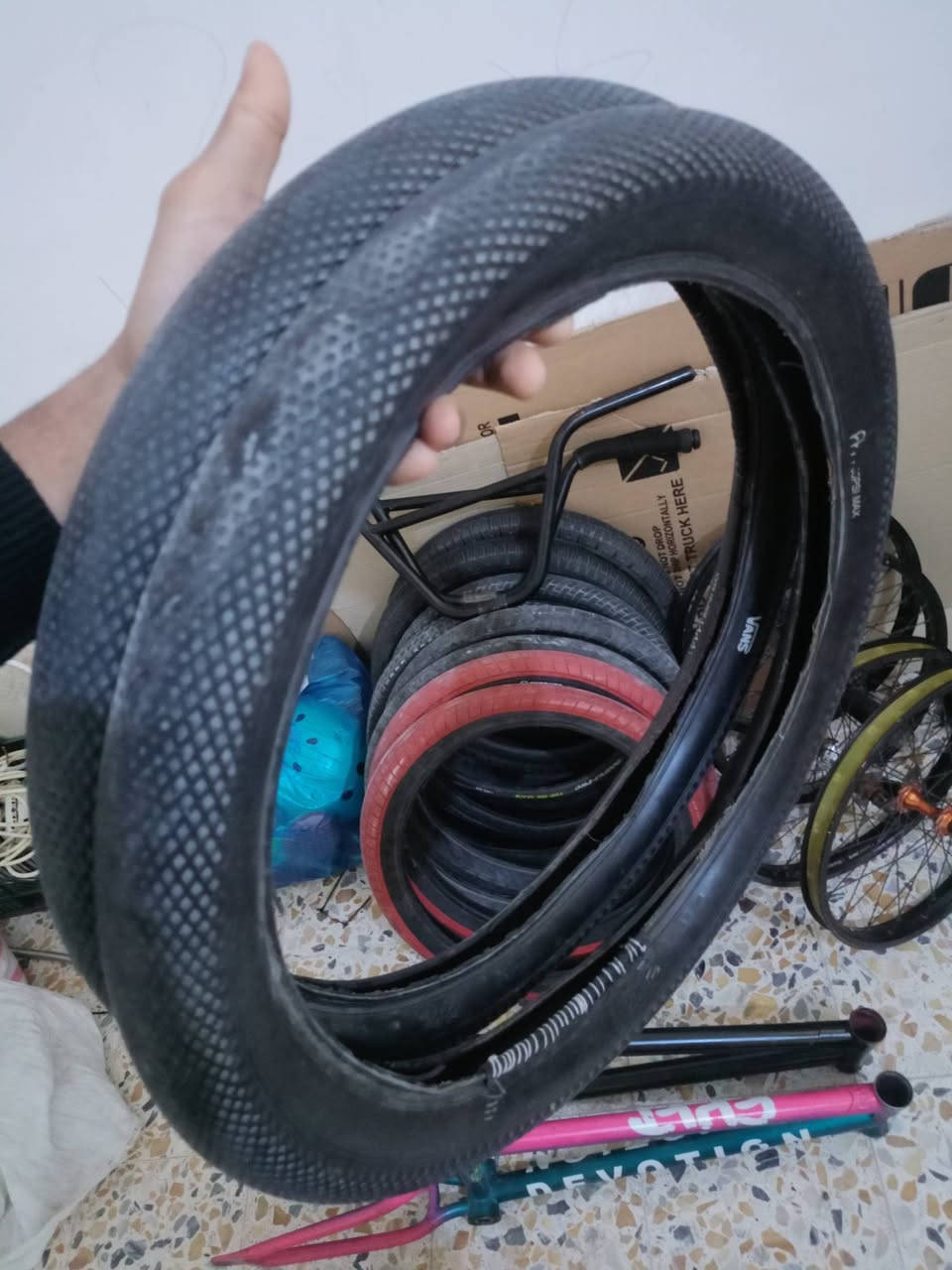 اغراض للبيع كلهن انضاف واصلي توصيل جميع المحافضات✅
جسد فلاي مصبوغ اسود ب50
تايرات حمر جدد ب50
تايرات الاينوفا جدد 75
تايرات سالت جدد 75
تايرات كولت فانز 50
ذراعات(عكوس) هارو كاملات مجمع وقرص سالت حديثات 100
سرج ساندي بعده بالجيس 45
ستيرنات ثنين فت بايك حجم 10 عاليات الواحد 50 
رگبه فلاي تربل 30
زوج وياله فت بايك ب150 
ماشه وذبيبل لون رصاصي متغير ب50
ماشه فت بايك نيكل 75
كفات ايكلات تك منهن بي رخاوه قليله مايأثر سعرهن 25
كفات كولت 50
اي شغله تريدها اخذلها سكرين وراسلني خاص


**إذا كنت صاحب هذا الإعلان وتريد حذفه لأي سبب، رجاءا أرسل رسالة إلى الدعم الفني**