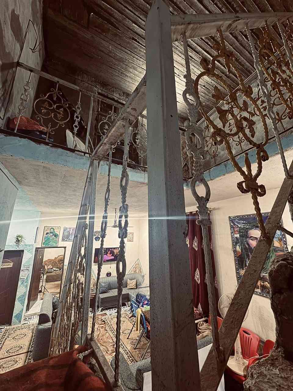 السلام عليكم
بيت مساحته 150م  بشارع النفط (حي الجوادين)بصف شارع أسواق حسين خيري قرب محل صالح أبو المولد البيت يتكون من غرفه واستقبال وصاله ومطبخ وتواليت خارجي وحمام داخلي كما موضح بل صور والفيديوهات السعر : 21 مليون بي مجال قليل وتدللون بيت نضيف ومرتب وهذا الرقم *********** اتصل أو ادخل خاص
