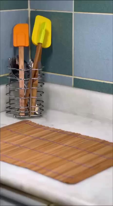 ✅Citrus. Juicer🍊
عصارة فواكه كهربائية لاسلكية محمولة 
متعددة الوظائف🍎🍉🍇

✅ سهلة الاستخدام من مميزاتها :-
💫دوران بزاوية 360 درجة فى جميع الإتجاهات لقوة عصر أعلى

🔌مزودة بمنفذ USB للشحن
🔋لاسلكية تعمل بالشحن ومحمولة لعصر الفاكهة🍊 في أي وقت وفي أي مكان

♻️-مزودة بفلتر لفصل مخلفات العصائر ستستمتع بعصير برتقال🍊 طازج وخالي من البذور 
- سهلة التنظيف أجزائها قابلة للفصل لتنظيف أسرع

🔑- مفتاح واحد لتشغيل العصارة والذي يوفر الوقت والجهد بدون استخدام اليدين👐 
✅ يمكن استخدامها في عصر🍊🍎🍉 الحمضيات والتفاح والرمان والكمثرى وغيرها من الفواكه.
#الاصلي 
السعر 14  الف 
🚘يوجد خدمة توصيل لجميع محافظات العراق 4 الاف 🚘


**إذا كنت صاحب هذا الإعلان وتريد حذفه لأي سبب، رجاءا أرسل رسالة إلى الدعم الفني**