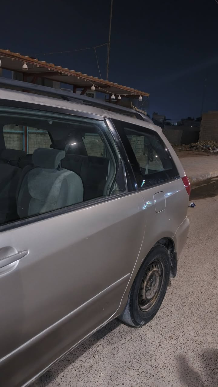 سلام عليكم تيوتا سينا موديل 2007
سيارة كلش حلوة وراقية 
سيارة 7 راكب 
محرك ٦ سلندر 
سنوية لل٢٩
فئة LE 
مثبت سرعة 
تحكم مري
تبريدها وتدفئتها كلش زينات وشغالات 
رقم شمالي بغداد 
سيارة تشتريها ثاني يوم نحول 
كلشي شغال بيها 
بيها جراد شوية وضربات بسيطة وكلهن سهلات انشالله 
السعر ١٠٢ وبيها مجال


**إذا كنت صاحب هذا الإعلان وتريد حذفه لأي سبب، رجاءا أرسل رسالة إلى الدعم الفني**