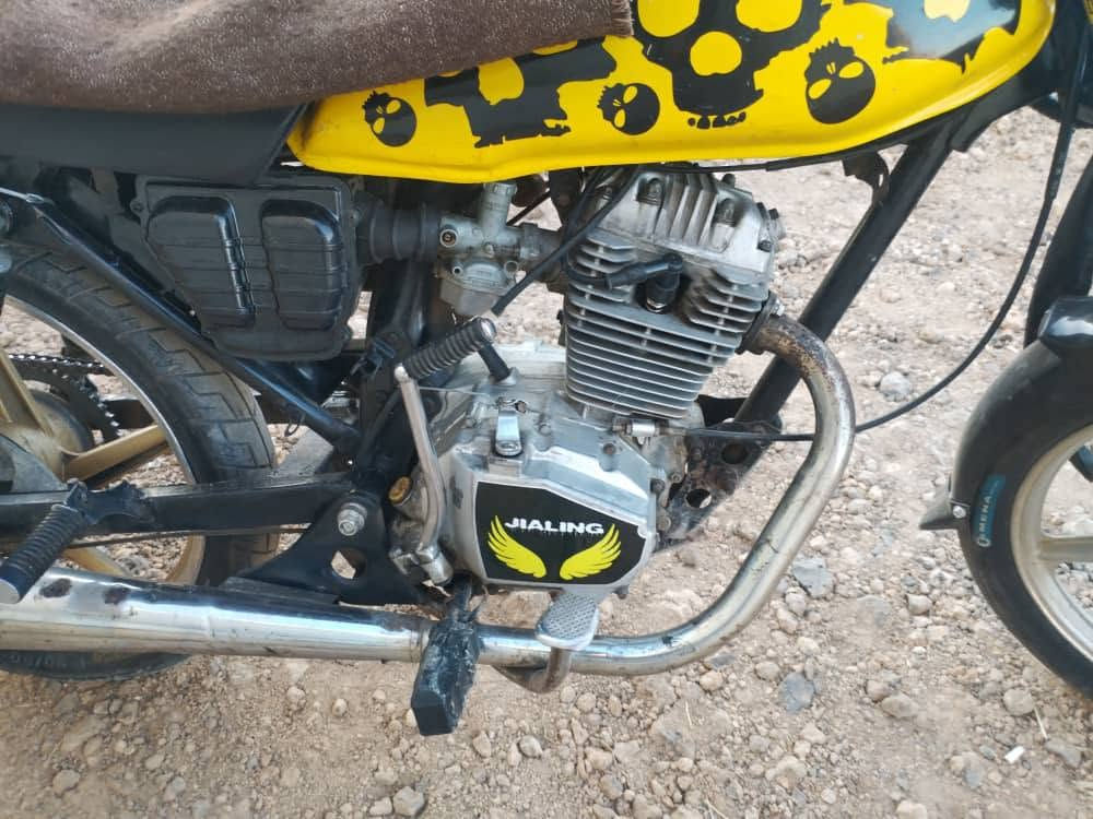 للبيع🚨🏍️
2016 جنزير صدر
فاضيه
لتواصل ابو عمر 0956635573 
التواجد درعا الصنمين جانب المحكمة العقارية 💯👍 
أهلا وسهلا بالجميع 😍 
عالواقع أحلا أن شاء الله


**إذا كنت صاحب هذا الإعلان وتريد حذفه لأي سبب، رجاءا أرسل رسالة إلى الدعم الفني**