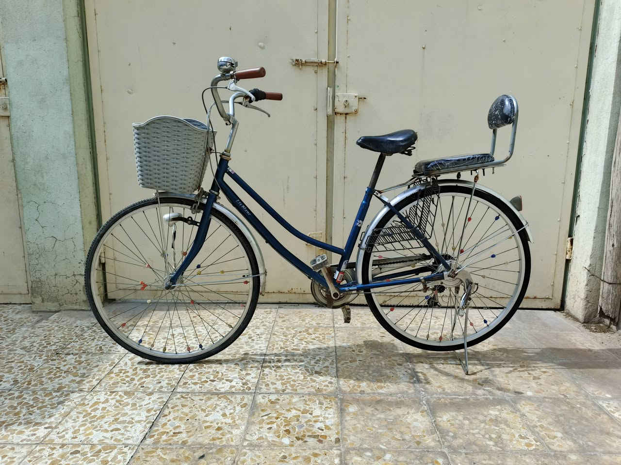 سلام عليكم 
بايسكل للبيع
حجم 27
كير شغال
بريكات شغاله 
جوب الكدام والورء جديدات البارح شديتهم
دينمو شغال
اي شي بل صوره شغال
مكان الموصل حي الانتصار 
السعر 75 قفل


**إذا كنت صاحب هذا الإعلان وتريد حذفه لأي سبب، رجاءا أرسل رسالة إلى الدعم الفني**