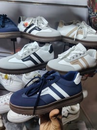 أحذية نسائي • أحذية أطفال • شارع الهواء