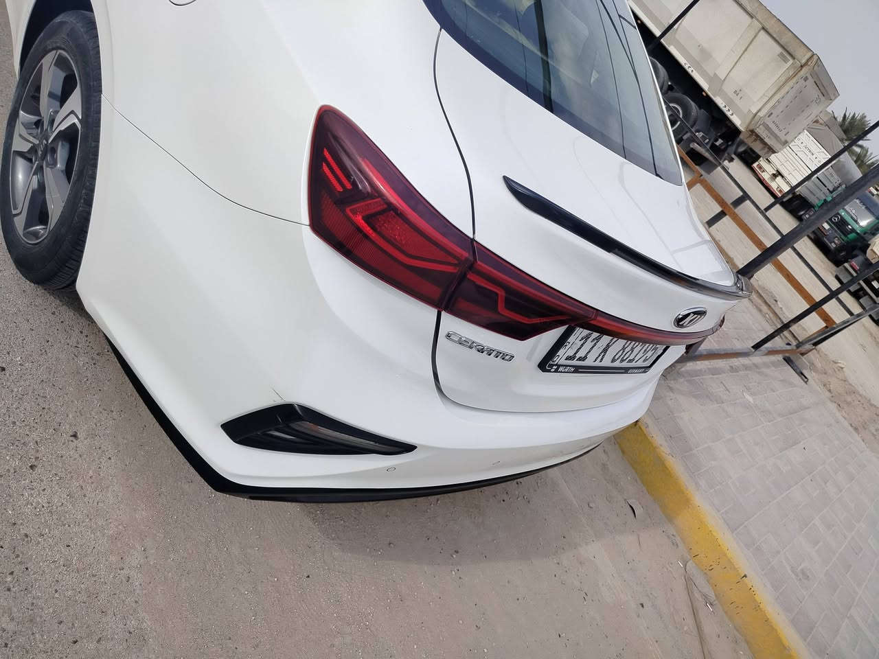 السلام عليكم
سيراتو 19
 فول عدا الفتحه بصمه تشغيل عن بعد حساسات تبريد قطعتين لدات وباقي المواصفات معروفه سياره جديده كير محرك تبريد كفاله
 بيها  الصبغ   شبرين بدوسه موجود صوره قبل صبغ

وبيها بارد بداير جاملغ خلفي  باقي سياره كفاله  هزه وسنويه وارقام كله جديد 
ماشيه 93 
رقم بغداد بسمي 

مكاني سماوه 

تفاصيل اكثر خاص او اتصال 

***********
